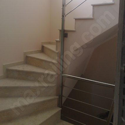 Парапет за стълби